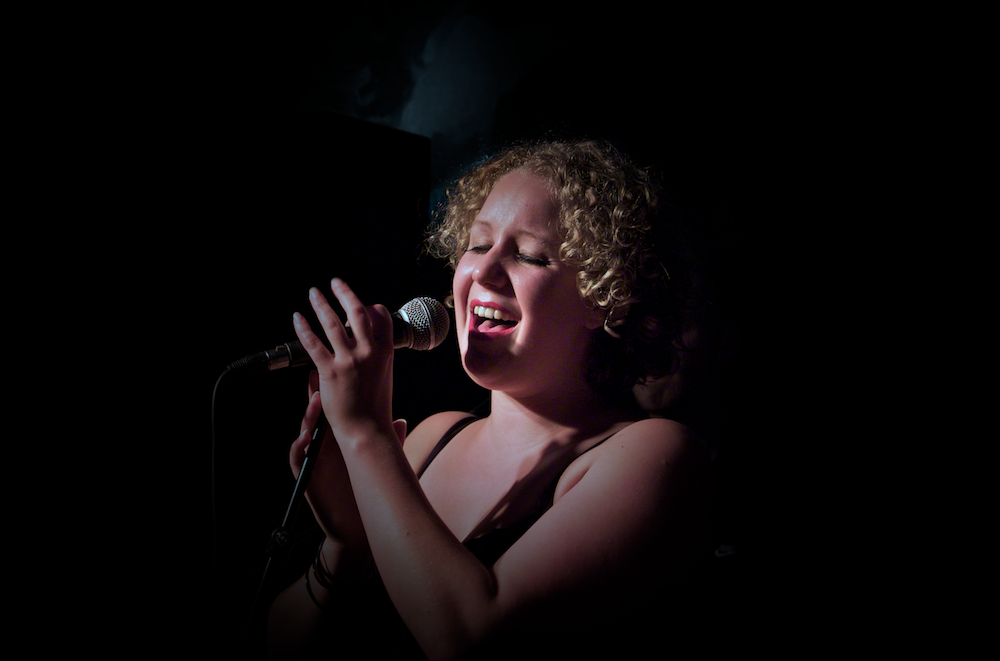 Lacourt Zangeres Bregje Lacourt zingt de sterren van de hemel....